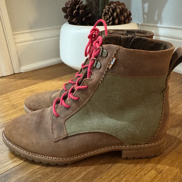 Tom’s Rustic Boot - Picture 2 of 7